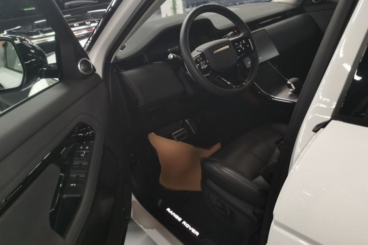 Used Land Rover Range Evoque 2024 Aurora L 249 PS Prestige Light-Chasing Edition Left Front Seat