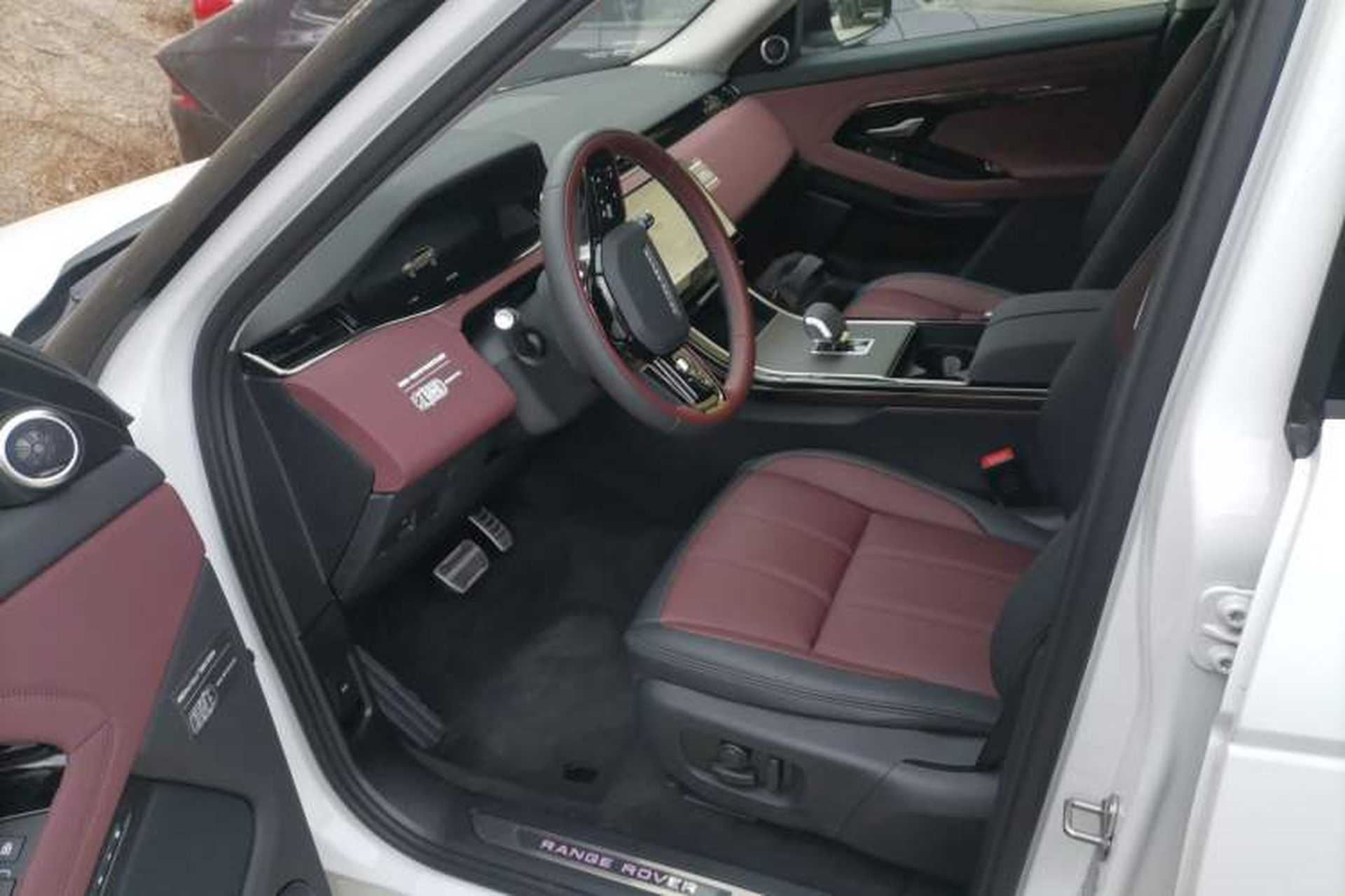 Used Land Rover Range Evoque 2024 Aurora L 249 PS Prestige Light-Chasing Edition Left Front Seat