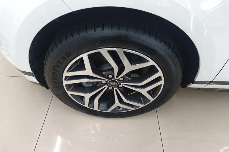 Used Land Rover Range Evoque 2024 Aurora L 249 PS Prestige Light-Chasing Edition Left Front Wheel Hub
