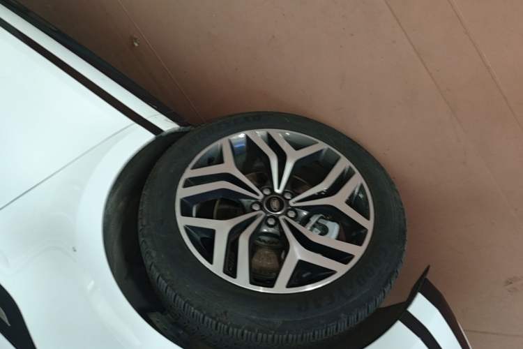Used Land Rover Range Evoque 2024 Aurora L 249 PS Prestige Light-Chasing Edition Left Front Wheel Hub