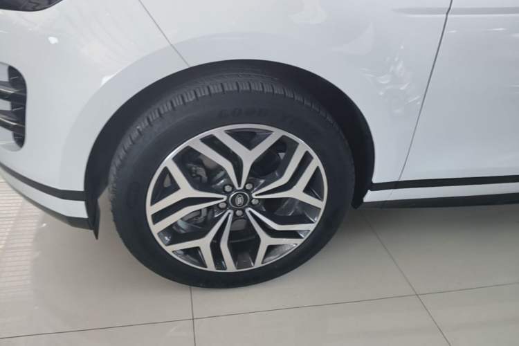 Used Land Rover Range Evoque 2024 Aurora L 249 PS Prestige Light-Chasing Edition Left Front Wheel Hub