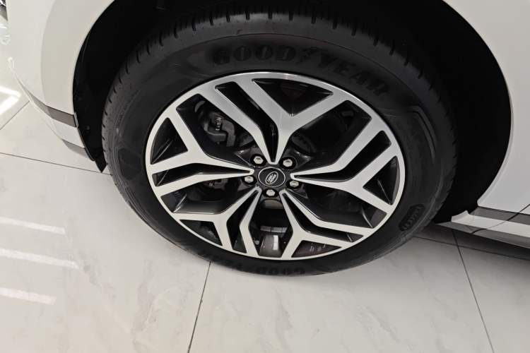 Used Land Rover Range Evoque 2024 Aurora L 249 PS Prestige Light-Chasing Edition Left Front Wheel Hub