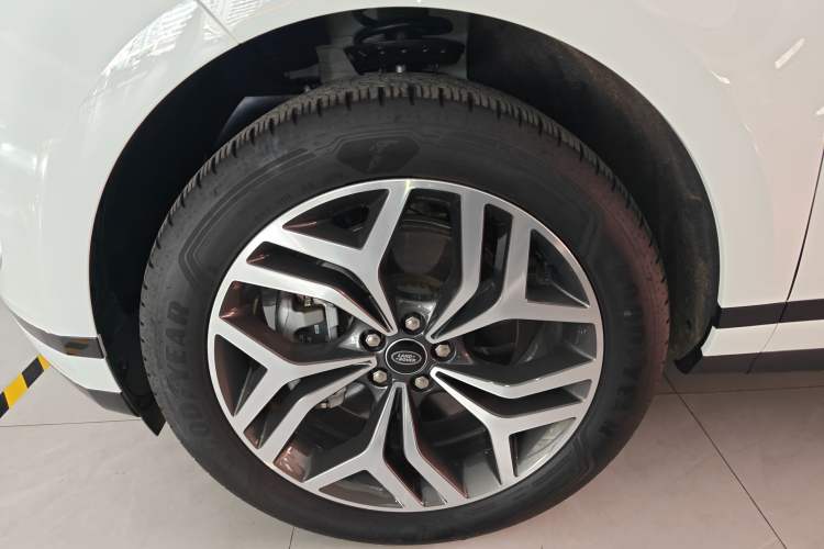 Used Land Rover Range Evoque 2024 Aurora L 249 PS Prestige Light-Chasing Edition Left Front Wheel Hub