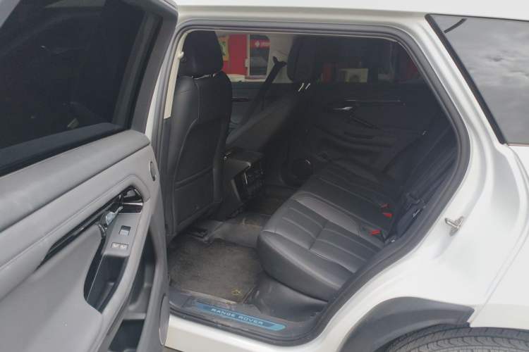 Used Land Rover Range Evoque 2024 Aurora L 249 PS Prestige Light-Chasing Edition Left Rear Seat