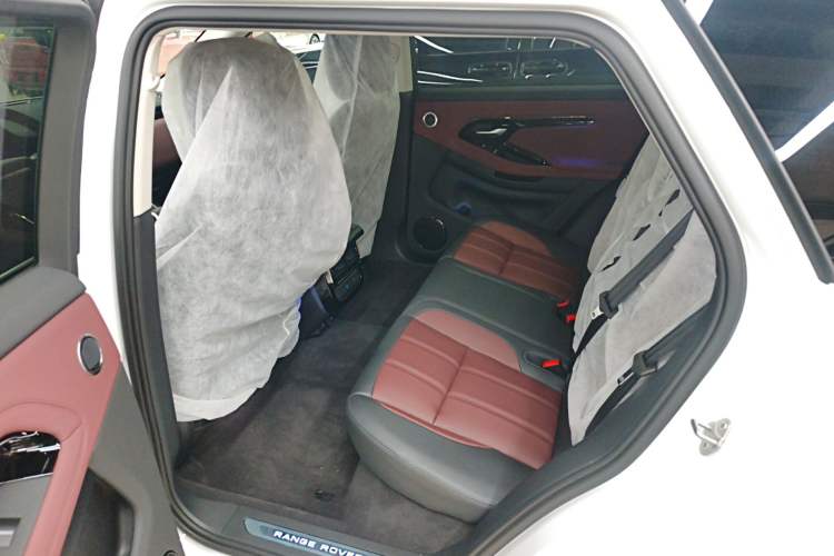Used Land Rover Range Evoque 2024 Aurora L 249 PS Prestige Light-Chasing Edition Left Rear Seat