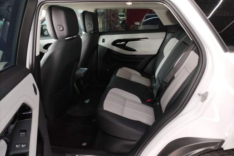 Used Land Rover Range Evoque 2024 Aurora L 249 PS Prestige Light-Chasing Edition Left Rear Seat