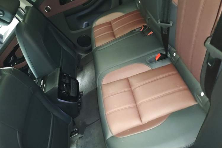 Used Land Rover Range Evoque 2024 Aurora L 249 PS Prestige Light-Chasing Edition Left Rear Seat