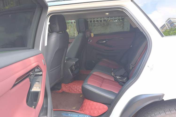 Used Land Rover Range Evoque 2024 Aurora L 249 PS Prestige Light-Chasing Edition Left Rear Seat