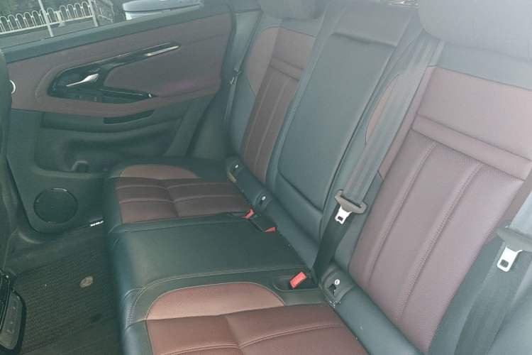 Used Land Rover Range Evoque 2024 Aurora L 249 PS Prestige Light-Chasing Edition Left Rear Seat
