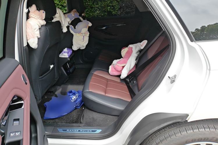Used Land Rover Range Evoque 2024 Aurora L 249 PS Prestige Light-Chasing Edition Left Rear Seat