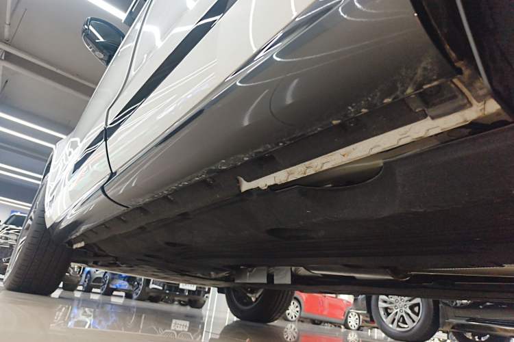 Used Land Rover Range Evoque 2024 Aurora L 249 PS Prestige Light-Chasing Edition Left Side Sill