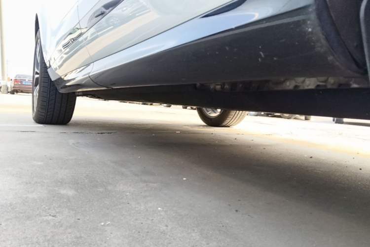 Used Land Rover Range Evoque 2024 Aurora L 249 PS Prestige Light-Chasing Edition Left Side Sill