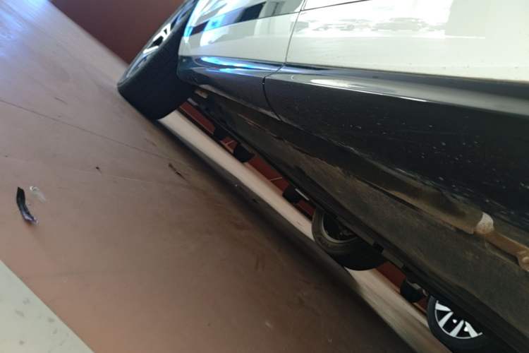 Used Land Rover Range Evoque 2024 Aurora L 249 PS Prestige Light-Chasing Edition Left Side Sill