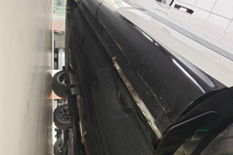 Used Land Rover Range Evoque 2024 Aurora L 249 PS Prestige Light-Chasing Edition Left Side Sill