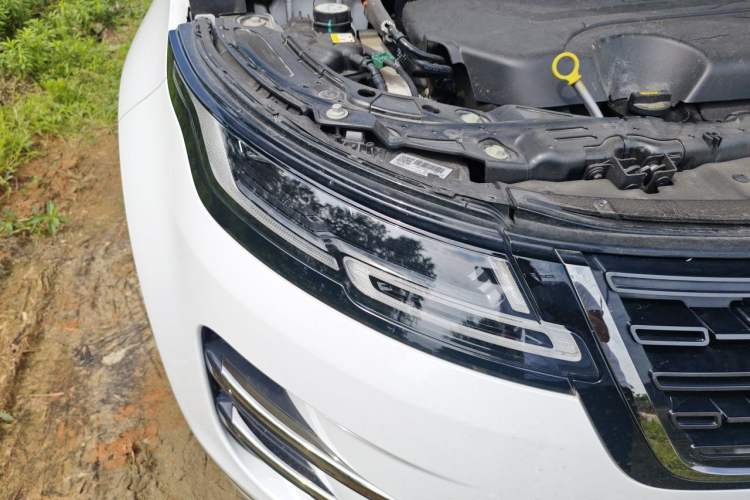 Used Land Rover Range Evoque 2024 Aurora L 249 PS Glowing Limited Edition Right Front Headlight