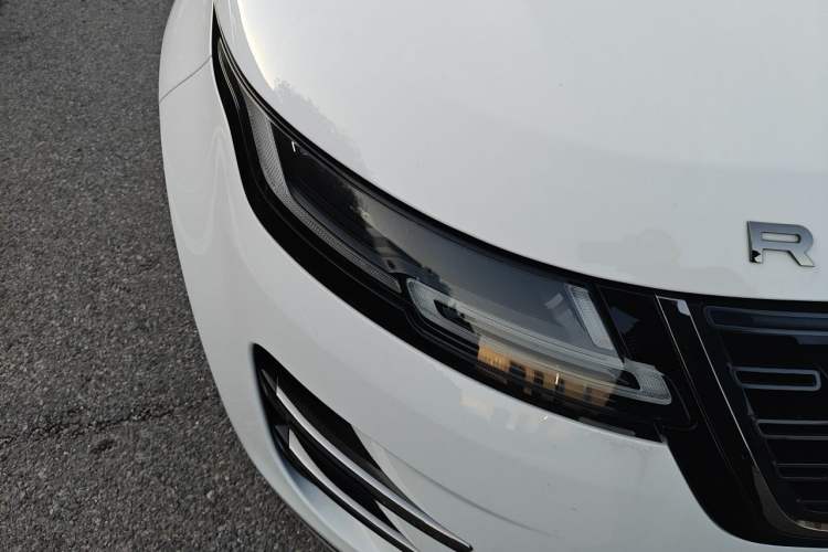 Used Land Rover Range Evoque 2024 Aurora L 249 PS Prestige Light-Chasing Edition Right Front Headlight