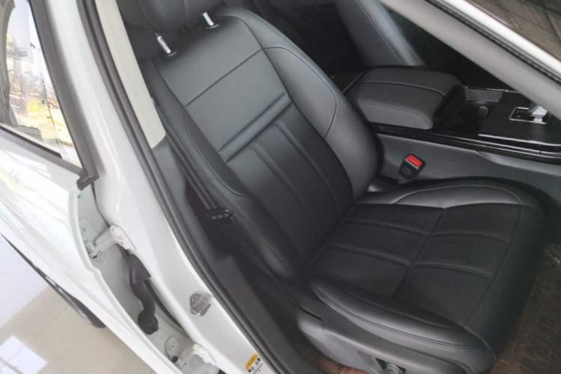Used Land Rover Range Evoque 2024 Aurora L 249 PS Prestige Light-Chasing Edition Right Front Seat