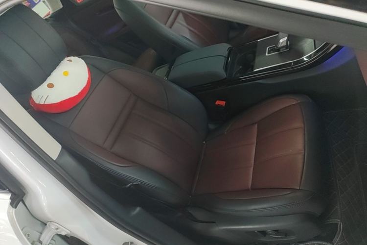 Used Land Rover Range Evoque 2024 Aurora L 249 PS Prestige Light-Chasing Edition Right Front Seat