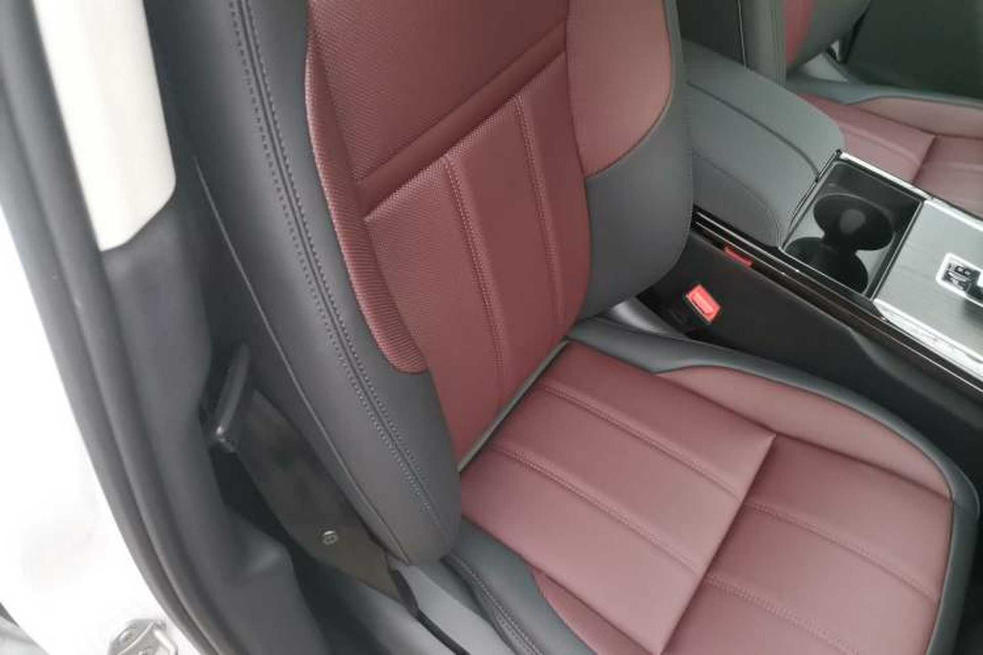 Used Land Rover Range Evoque 2024 Aurora L 249 PS Prestige Light-Chasing Edition Right Front Seat