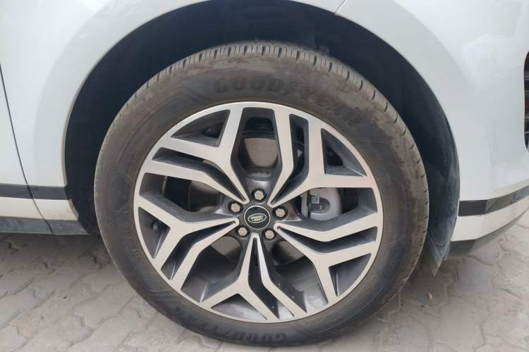 Used Land Rover Range Evoque 2024 Aurora L 249 PS Prestige Light-Chasing Edition Right Front Wheel Hub