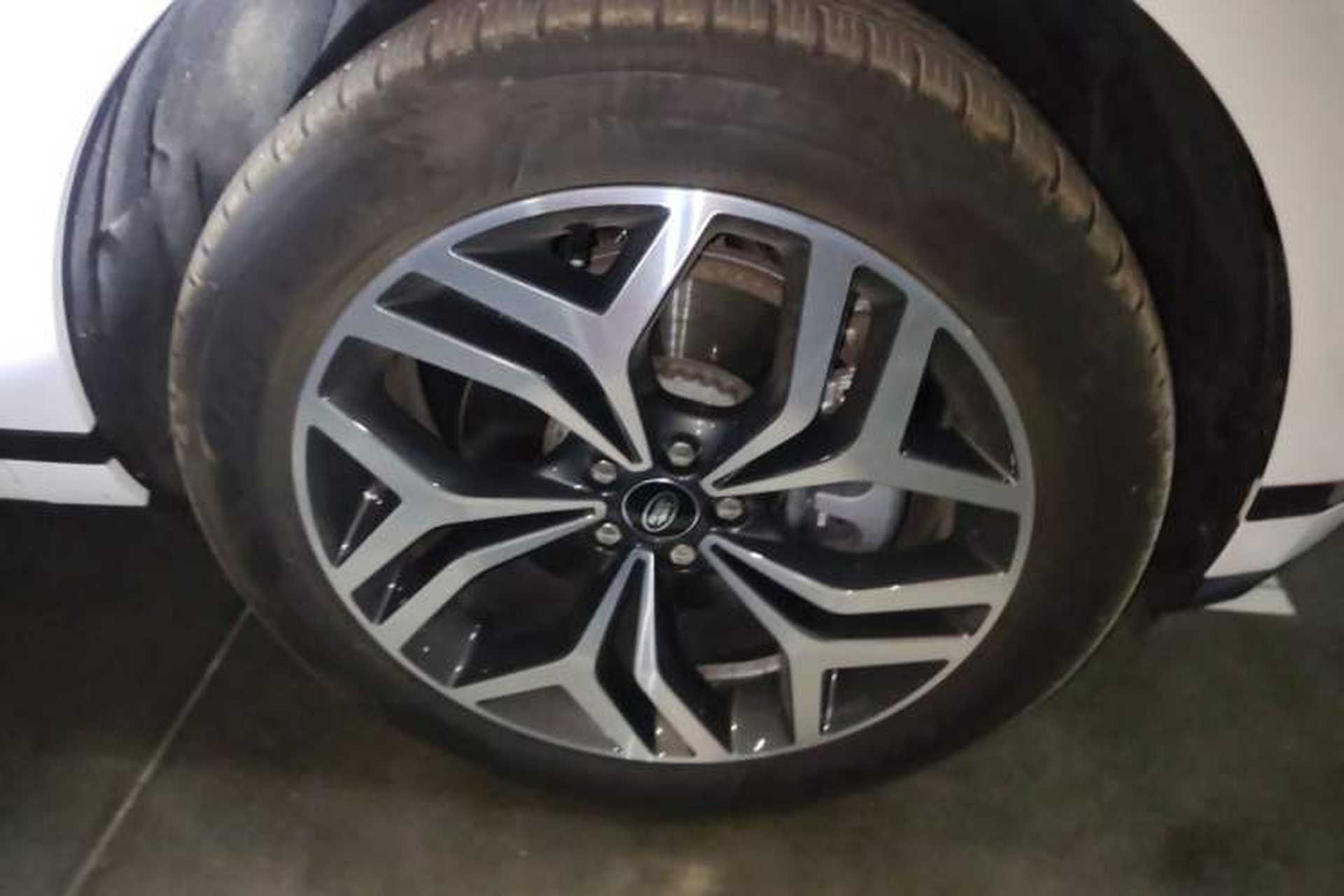 Used Land Rover Range Evoque 2024 Aurora L 249 PS Prestige Light-Chasing Edition Right Front Wheel Hub