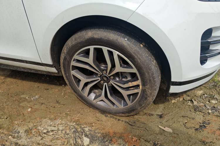Used Land Rover Range Evoque 2024 Aurora L 249 PS Glowing Limited Edition Right Front Wheel Hub