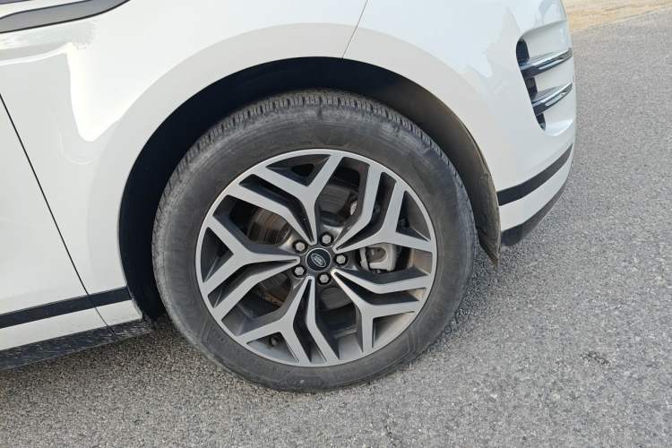 Used Land Rover Range Evoque 2024 Aurora L 249 PS Prestige Light-Chasing Edition Right Front Wheel Hub