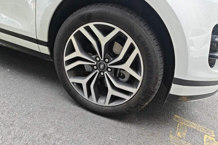Used Land Rover Range Evoque 2024 Aurora L 249 PS Prestige Light-Chasing Edition Right Front Wheel Hub