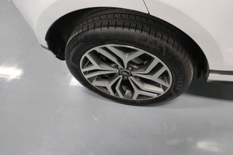 Used Land Rover Range Evoque 2024 Aurora L 249 PS Prestige Light-Chasing Edition Right Rear Wheel Hub
