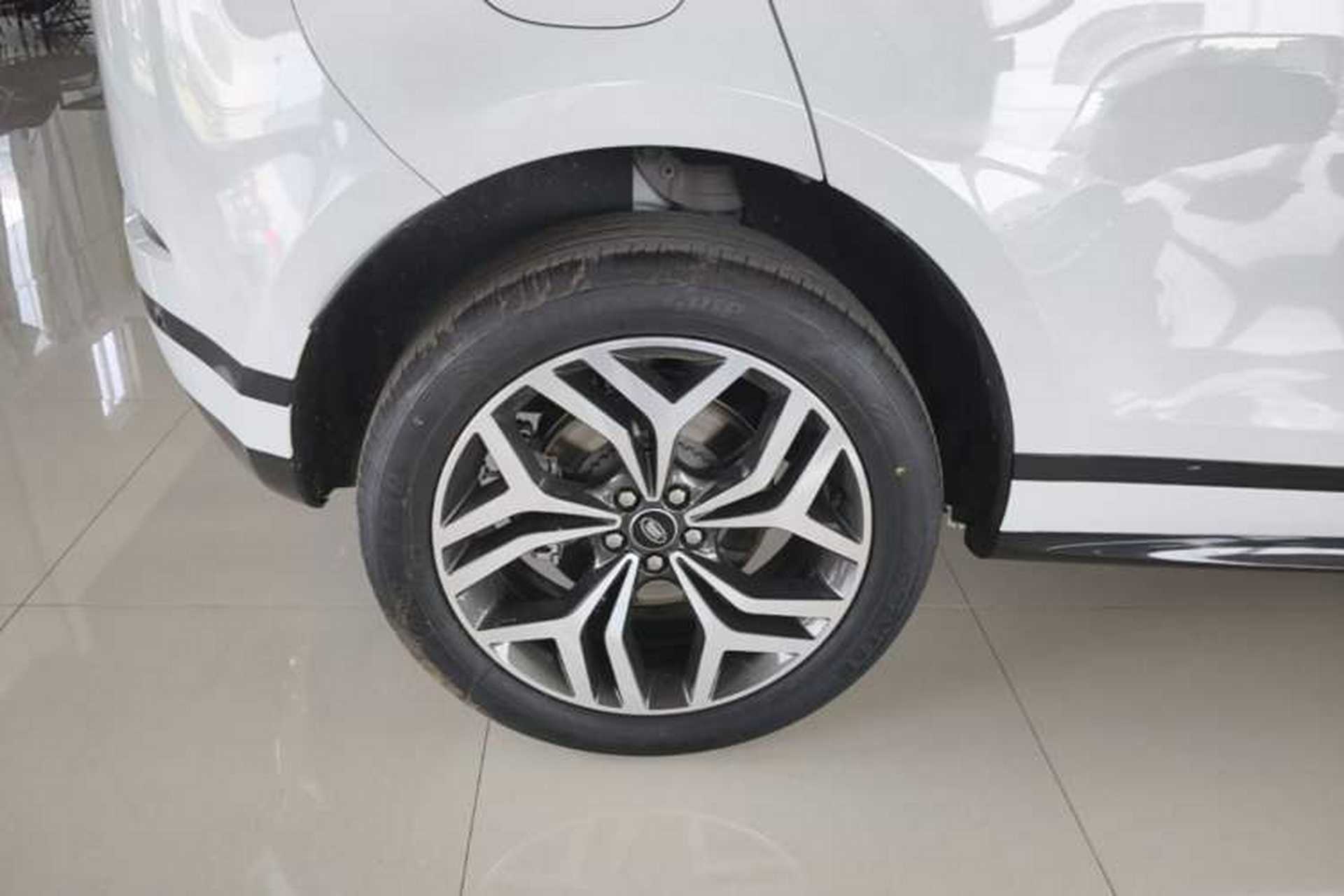 Used Land Rover Range Evoque 2024 Aurora L 249 PS Prestige Light-Chasing Edition Right Rear Wheel Hub