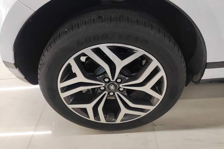 Used Land Rover Range Evoque 2024 Aurora L 249 PS Prestige Light-Chasing Edition Right Rear Wheel Hub