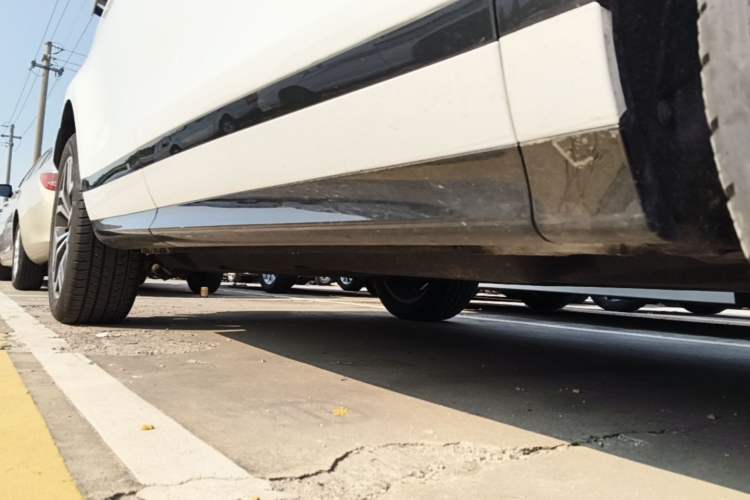 Used Land Rover Range Evoque 2024 Aurora L 249 PS Prestige Light-Chasing Edition Right Side Sill