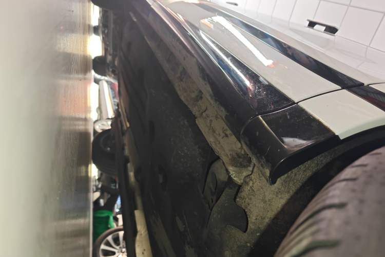 Used Land Rover Range Evoque 2024 Aurora L 249 PS Prestige Light-Chasing Edition Right Side Sill