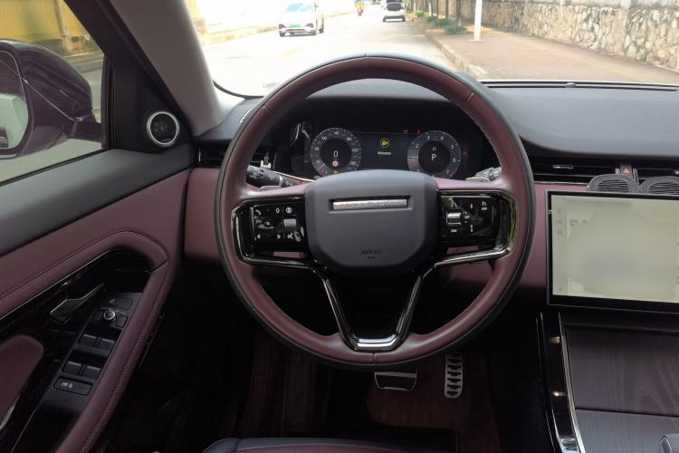 Used Land Rover Range Evoque 2024 Aurora L 249 PS Prestige Light-Chasing Edition Steering Wheel