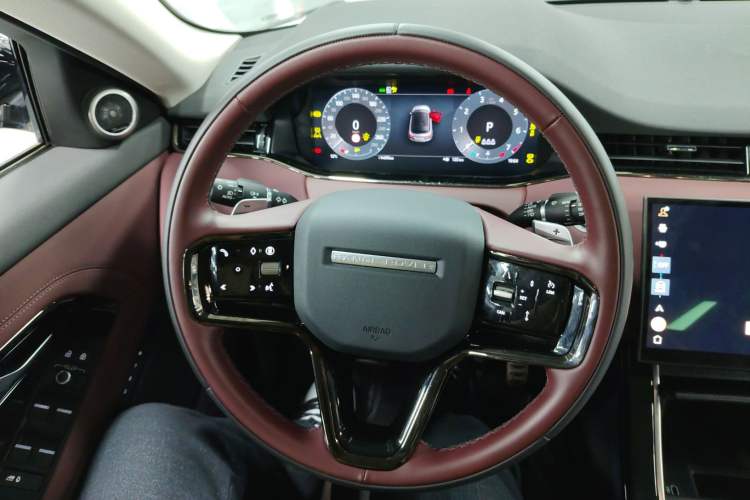 Used Land Rover Range Evoque 2024 Aurora L 249 PS Prestige Light-Chasing Edition Steering Wheel