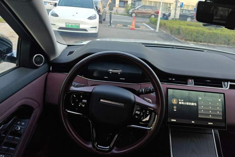 Used Land Rover Range Evoque 2024 Aurora L 249 PS Prestige Light-Chasing Edition Steering Wheel