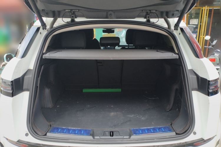 Used Land Rover Range Evoque 2024 Aurora L 249 PS Prestige Light-Chasing Edition Trunk