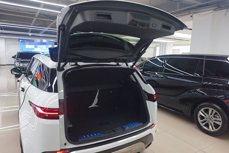 Used Land Rover Range Evoque 2024 Aurora L 249 PS Prestige Light-Chasing Edition Trunk