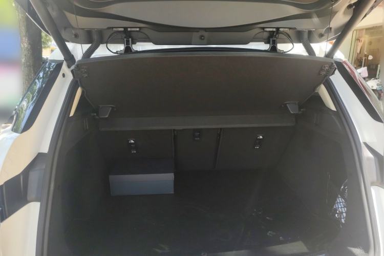 Used Land Rover Range Evoque 2024 Aurora L 249 PS Prestige Light-Chasing Edition Trunk