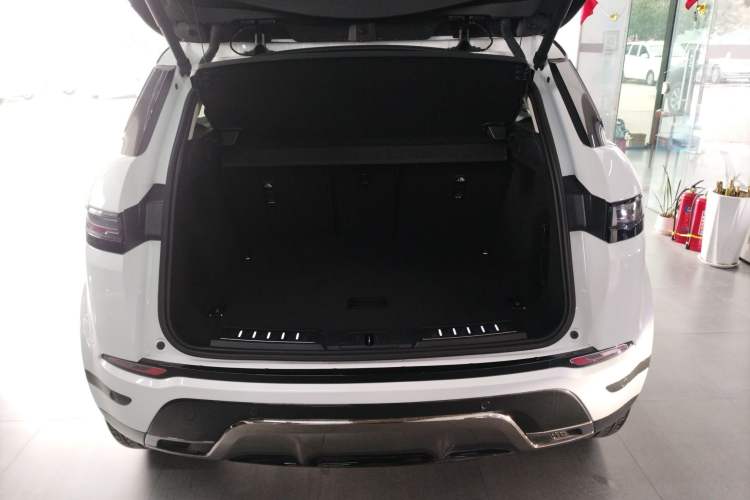 Used Land Rover Range Evoque 2024 Aurora L 249 PS Prestige Light-Chasing Edition Trunk