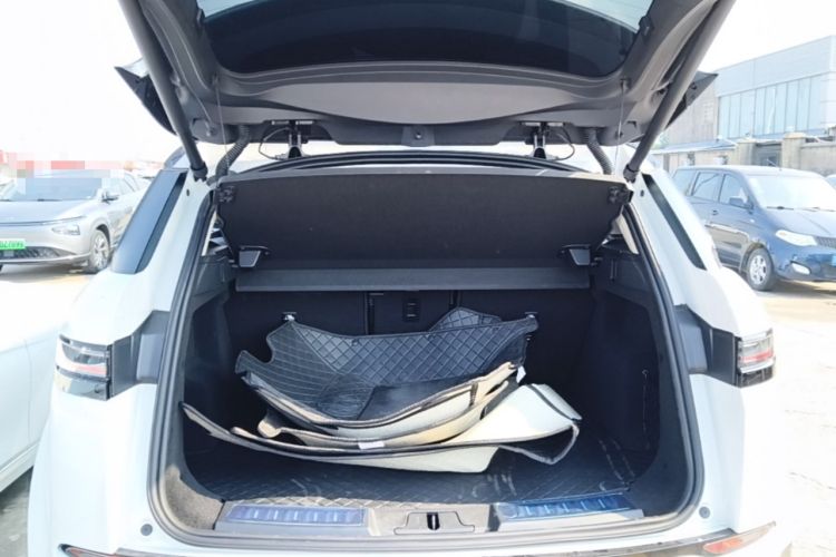 Used Land Rover Range Evoque 2024 Aurora L 249 PS Prestige Light-Chasing Edition Trunk