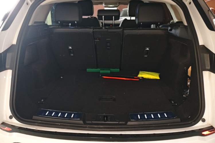 Used Land Rover Range Evoque 2024 Aurora L 249 PS Prestige Light-Chasing Edition Trunk