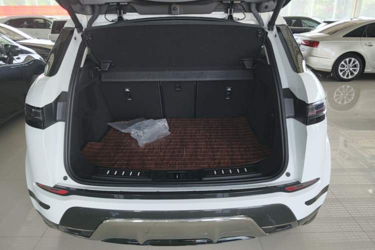 Used Land Rover Range Evoque 2024 Aurora L 249 PS Prestige Light-Chasing Edition Trunk