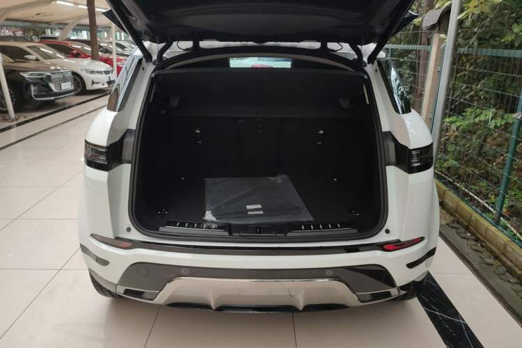 Used Land Rover Range Evoque 2024 Aurora L 249 PS Prestige Light-Chasing Edition Trunk