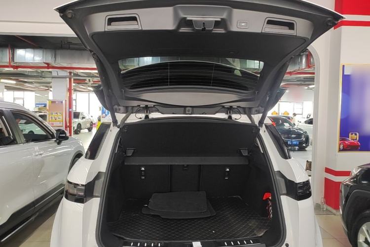 Used Land Rover Range Evoque 2024 Aurora L 249 PS Prestige Light-Chasing Edition Trunk