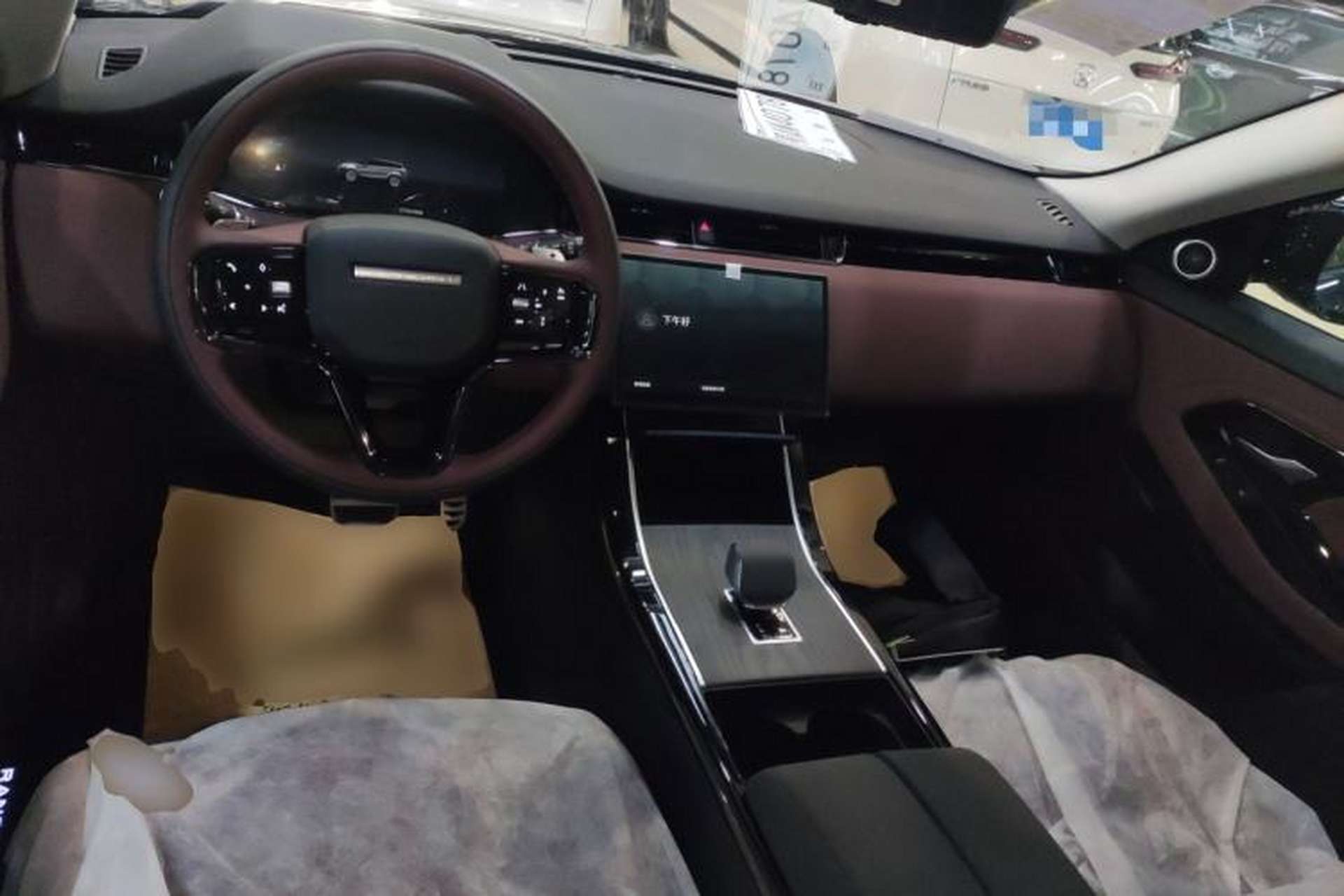 Used Land Rover Range Evoque 2026 Model Range Rover Velar L SE Center Console