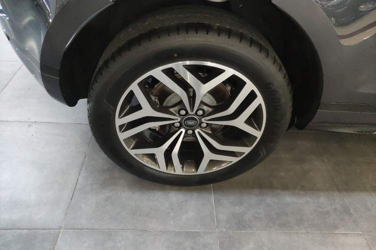 Used Land Rover Range Evoque 2026 Model Range Rover Velar L SE Exterior 5