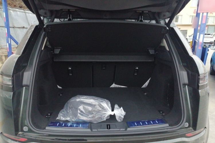 Used Land Rover Range Evoque 2026 Model Range Rover Velar L SE Trunk