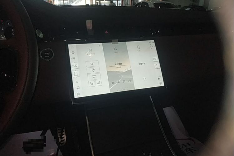 Used Land Rover Range Evoque 2026 Model Range Rover Velar L SE Audio And AC Panel