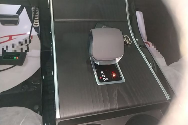 Used Land Rover Range Evoque 2026 Model Range Rover Velar L SE Gear Lever